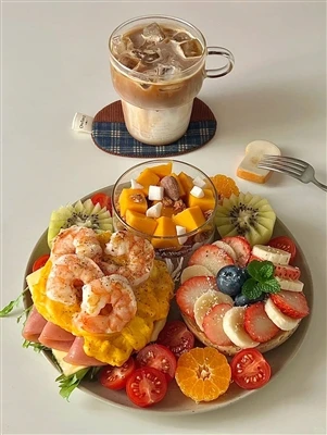 Вибрантан тањир за бранч 🥪🍤🍓|Шарена и задовољавајућа јутарња гозба